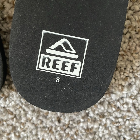 NWT Reef Flip Flops Size 8 - Picture 3 of 3